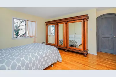 333 Mayfair Drive N, New York City, NY 11234 - Photo 24