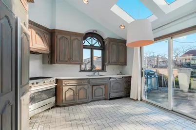 333 Mayfair Drive N, New York City, NY 11234 - Photo 18