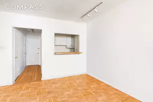 321 E 71st St, New York City, NY 10021 - Photo 2