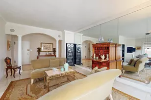 360 E 72nd St, New York City, NY 10021 - Photo 2