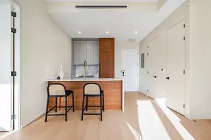 31-16 21st St, New York City, NY 11106 - Photo 2