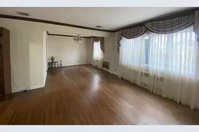 64-34 Cloverdale Boulevard, New York City, NY 11364 - Photo 2