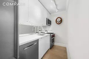 77 W 55th St, New York City, NY 10019 - Photo 8