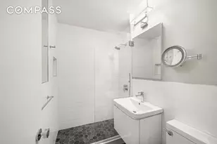 77 W 55th St, New York City, NY 10019 - Photo 10