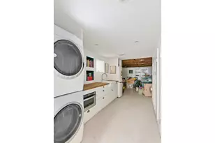 28 Stephens Ct, New York City, NY 11226 - Photo 14