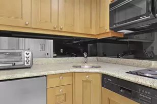 160 Central Park S, New York City, NY 10019 - Photo 10