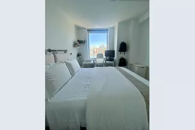 5241 Center Boulevard #1410, New York City, NY 11101 - Photo 10