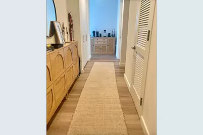 5241 Center Boulevard #1410, New York City, NY 11101 - Photo 2