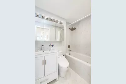 300 E 59th Street #3505, New York City, NY 10022 - Photo 8