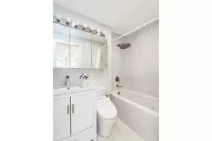 300 E 59th St, New York City, NY 10022 - Photo 8