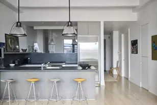 30 Main St, New York City, NY 11201 - Photo 2