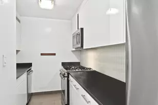 310 E 46th St, New York City, NY 10017 - Photo 4