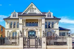 176 Irwin St, New York City, NY 11235 - Photo 2