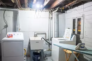 84-25 249th St, New York City, NY 11426 - Photo 2