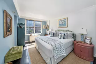 207 E 74th St, New York City, NY 10021 - Photo 4