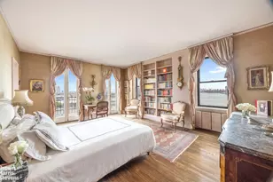 450 E 52nd St, New York City, NY 10022 - Photo 2