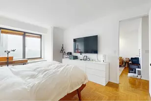 301 W 57th St, New York City, NY 10019 - Photo 8