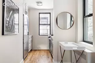 303 E 37th St, New York City, NY 10016 - Photo 6