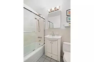 251 E 51st St, New York City, NY 10022 - Photo 6