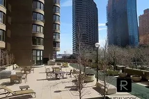 330 E 38th St, New York City, NY 10016 - Photo 14