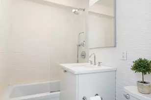 77 W 55th St, New York City, NY 10019 - Photo 4