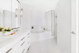 212 W 72nd St, New York City, NY 10023 - Photo 4