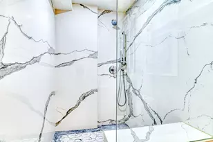 220 E 73rd St, New York City, NY 10021 - Photo 10