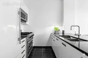 46-30 Center Blvd, New York City, NY 11109 - Photo 4