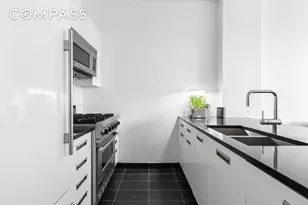 46-30 Center Blvd, New York City, NY 11109 - Photo 4