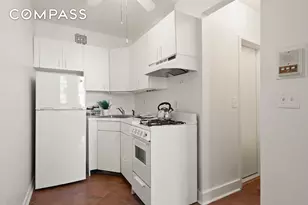 132 W 71st St, New York City, NY 10023 - Photo 4