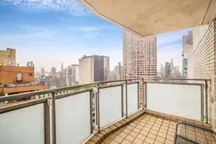 300 E 40th St, New York City, NY 10016 - Photo 4