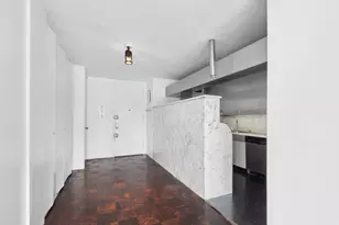 300 E 33rd St, New York City, NY 10016 - Photo 2