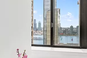 310 E 46th St, New York City, NY 10017 - Photo 6