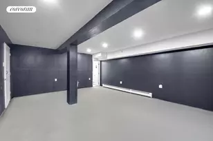 11-46 Welling Ct, New York City, NY 11102 - Photo 24