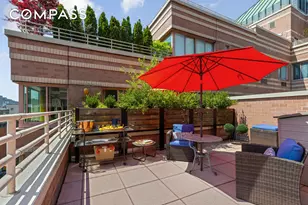 393 W 49th St, New York City, NY 10019 - Photo 4