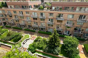 393 W 49th St, New York City, NY 10019 - Photo 16