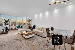 330 E 38th St, New York City, NY 10016 - Photo 2