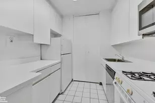 300 E 40th St, New York City, NY 10016 - Photo 4