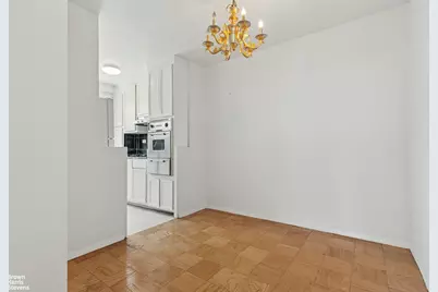 70-25 Yellowstone Boulevard #21R, Forest Hills, NY 11375 - Photo 4