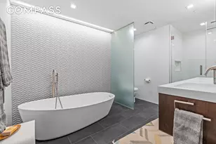 335 W 38th St, New York City, NY 10018 - Photo 16