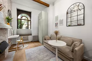 221 W 21st St, New York City, NY 10011 - Photo 2