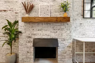 221 W 21st St, New York City, NY 10011 - Photo 4