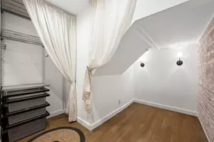 221 W 21st St, New York City, NY 10011 - Photo 8