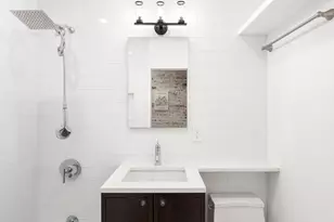 221 W 21st St, New York City, NY 10011 - Photo 10