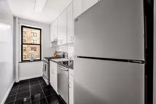 300 W 72nd St, New York City, NY 10023 - Photo 4