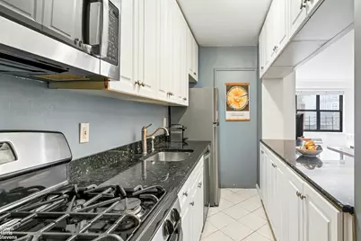 340 E 74th Street #9G, New York City, NY 10021 - Photo 16