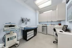 885 Park Ave, New York City, NY 10075 - Photo 2