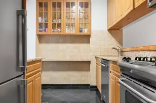 104 W 70th St, New York City, NY 10023 - Photo 4