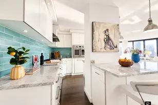 330 E 38th St, New York City, NY 10016 - Photo 4