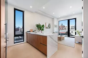 31-16 21st St, New York City, NY 11106 - Photo 2